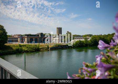 Saint Fargeau Ponthierry - Frankreich - Juli 2023 : Blick auf die Stadt Saint Fargeau Ponthierry und das Museum von 26 Farben Stockfoto