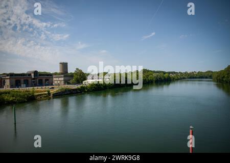 Saint Fargeau Ponthierry - Frankreich - Juli 2023 : Blick auf die Stadt Saint Fargeau Ponthierry und das Museum von 26 Farben Stockfoto