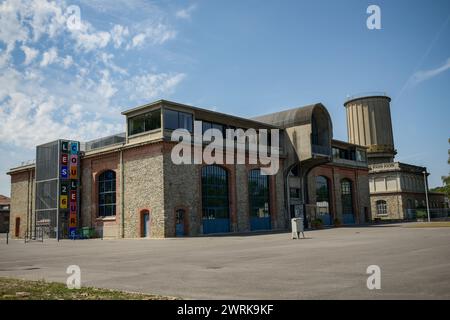 Saint Fargeau Ponthierry - Frankreich - Juli 2023 : Blick auf die Stadt Saint Fargeau Ponthierry und das Museum von 26 Farben Stockfoto