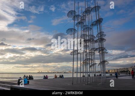 Die Schirmplastik von George Zongolopoulos in Thessaloniki, Griechenland Stockfoto