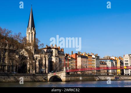 Eglise Saint-Georges depuis les bords de Saône à Lyon Stockfoto