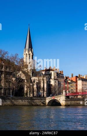 Eglise Saint-Georges depuis les bords de Saône à Lyon Stockfoto