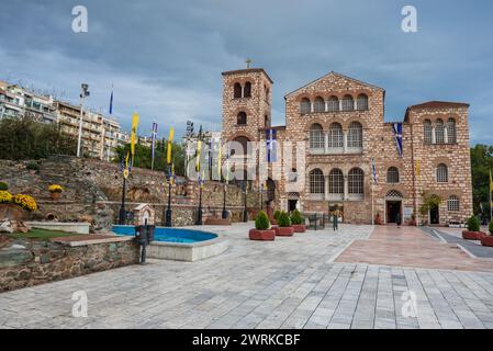 Vorderfassade der Kirche St. Demetrius - Hagios Demetrios in Thessaloniki Stadt, Griechenland Stockfoto