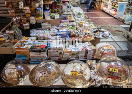 Kaufen Sie auf dem Kapani Markt in Thessaloniki, Griechenland Stockfoto