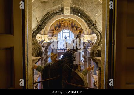 Innenraum der Kirche Clerigos in Porto, Portugal Stockfoto