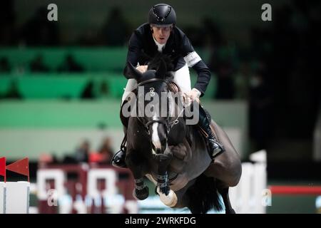 DenBosch, Niederlande - 8. März, Henrik von Eckermann aus Schweden der aktuelle Weltreiter mit seiner Hannah Zoe Qualität konkurriert Stockfoto