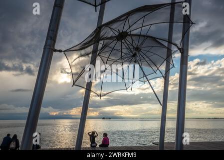 Die Schirmplastik von George Zongolopoulos in Thessaloniki, Griechenland Stockfoto