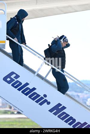 Solun, Hrvatska. März 2024. Die Spieler von Dinamo Zagreb Maxime Bernauer kommen am Flughafen Thessaloniki 'Mazedonien' vor dem Achtelfinale der UEFA Europa Conference League zwischen PAOK und Dinamo Zagreb an. Foto: Marko Lukunic/PIXSELL Credit: Pixsell/Alamy Live News Stockfoto