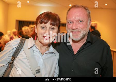 REKORDDATUM NICHT ANGEGEBEN 12.03.2024, Gloria Theater , HASCH MICH ich BIN DER MÖRDER - Premiere , Basiert auf der französischen Filmkomödie im Bild: Nora Frey, Reinhard Nowak, HASCH MICH ich BIN DER MÖRDER - Premiere *** 12 03 2024, Gloria Theater , HASCH MICH ich BIN DER MÖRDER Premiere , basierend auf der französischen Filmkomödie im Bild Nora Frey, Reinhard Nowak, HASCH MICH ich BIN DER MÖRDER Premiere Stockfoto