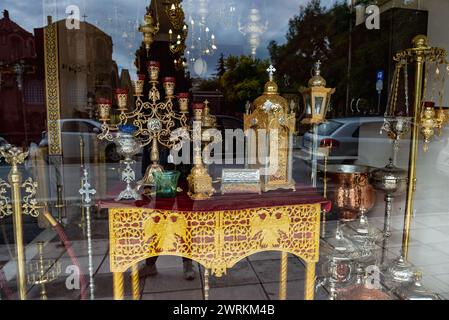 Kaufen Sie religiöse Artikel in der Gegend des Kapani Markts in Thessaloniki, Griechenland Stockfoto