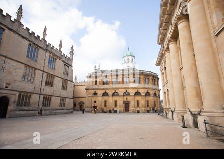 Das Sheldonian Theatre und die Bodleian Library sind Teil der University of Oxford in Großbritannien Stockfoto