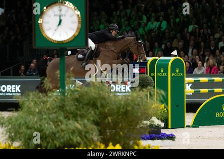 DenBosch, Niederlande - 9. März 2024. Gudrun Patteet aus Belgien Riding Sea Coast Monalisa Va't Paradijs tritt in der 1,45 m langen Indoor Derby-Klasse an Stockfoto