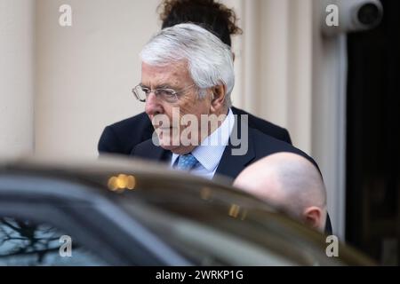 London, Großbritannien. März 2024. Der ehemalige Premierminister Sir John Major verlässt das Institut für Regierung, nachdem er den Abschlussbericht der Kommission über das Regierungszentrum vorgelegt hat. (Foto: Tejas Sandhu/SOPA Images/SIPA USA) Credit: SIPA USA/Alamy Live News Stockfoto