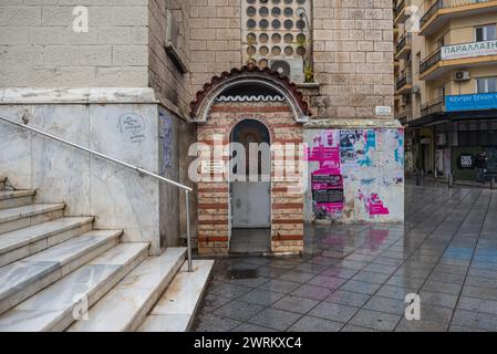 Schrein neben der Heiligen Kirche Panagia Dexia in der Egnatia Straße in Thessaloniki Stadt, Griechenland Stockfoto