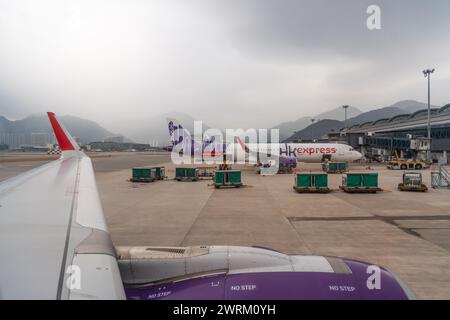 Flügelansicht Budget Airline HK Express airbus a321 Hong Kong International Airport, Hongkong, 20. januar 2024. Stockfoto