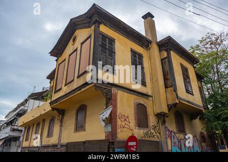 Altes Gebäude an der Agias Sofias Straße in Thessaloniki Stadt, Griechenland Stockfoto