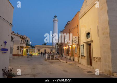 Leuchtturm Capo Scaramia in Punta Secca, einem kleinen Dorf in der Provinz Ragusa auf der Insel Sizilien, Italien Stockfoto