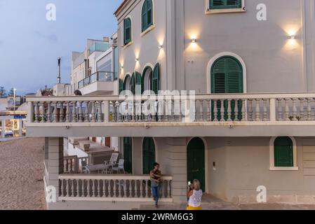 Haus der fiktiven Figur aus Büchern und Fernsehserien Inspector Montalbano im Dorf Punta Secca auf der Insel Sizilien, Italien Stockfoto