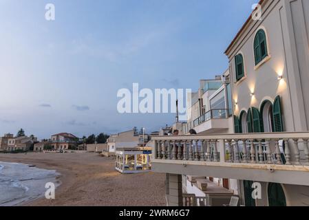 Haus der fiktiven Figur aus Büchern und Fernsehserien Inspector Montalbano im Dorf Punta Secca auf der Insel Sizilien, Italien Stockfoto