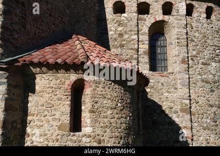 Mittelalterliche Kirche der SS. Pietro e Paolo in Agliate, Provinz Monza Brianza, Lombardei, Italien Stockfoto