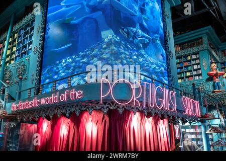Die fantastische Welt der portugiesischen Sardine befindet sich am Times Square, New York City, USA 2024 Stockfoto