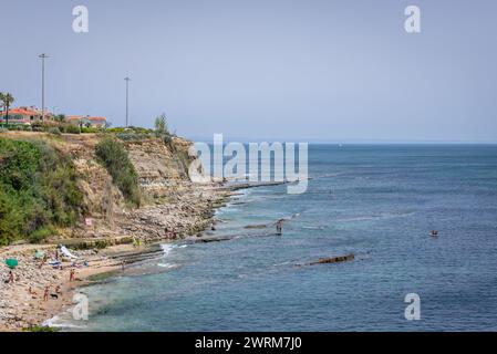 Atlantikküste in Sao Pedro do Estoril, Dorf der Gemeinde Cascais in Portugal Stockfoto