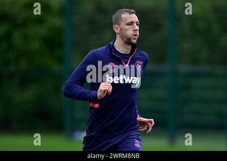 Romford, Großbritannien. März 2024. Tomáš Souček (West Ham) während des West Ham Open Training auf dem West Ham Trainingsplatz in Romford. Quelle: MARTIN DALTON/Alamy Live News Stockfoto