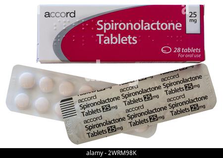 Packung Spironolacton Tabletten Packung mit 28 Tabletten 25 mg mit Blisterpackung isoliert auf weißem Hintergrund Stockfoto