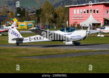 Zell am See, Österreich - 14. Oktober 2017: Verkehrsflugzeug am Flughafen und Flugplatz. Kleine und Sportflugzeuge. Allgemeine Luftfahrtindustrie. VIP-Transport. Stockfoto