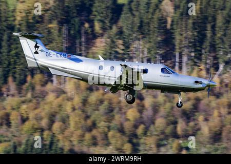 Zell am See, Österreich - 14. Oktober 2017: Verkehrsflugzeug am Flughafen und Flugplatz. Kleine und Sportflugzeuge. Allgemeine Luftfahrtindustrie. VIP-Transport. Stockfoto