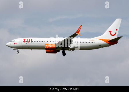 Amsterdam, Niederlande - 3. Juli 2017: TUI TUIfly Passagierflugzeug am Flughafen. Planen Sie die Flugreise. Luftfahrt und Luftfahrt. Luftverkehr. Globale Int. Stockfoto