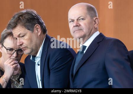 Bundeskanzler Olaf Scholz (SPD) bei einer Sitzung des Bundeskabinetts am 13. März 2024 im Bundeskanzleramt in Berlin. Bundeskanzler Olaf Scholz (SPD) bei einer Sitzung des Bundeskabinetts am 13.03.24 im Bundeskanzleramt Berlin. Stockfoto