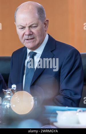 Bundeskanzler Olaf Scholz (SPD) bei einer Sitzung des Bundeskabinetts am 13. März 2024 im Bundeskanzleramt in Berlin. Bundeskanzler Olaf Scholz (SPD) bei einer Sitzung des Bundeskabinetts am 13.03.24 im Bundeskanzleramt Berlin. Stockfoto