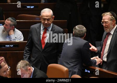 Jerusalem, Israel. März 2024. Der israelische Premierminister Benjamin Netanjahu trifft am Mittwoch, den 13. März, in der Knesset, dem parlament, in Jerusalem ein. 2024. Foto: Debbie Hill/ Credit: UPI/Alamy Live News Stockfoto