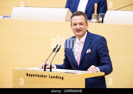 München, Deutschland. März 2024. Peter Wachler (CSU) spricht auf einer Plenartagung im Bayerischen Landtag. Quelle: Matthias Balk/dpa/Alamy Live News Stockfoto