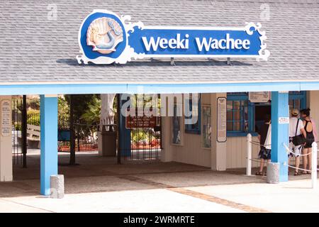 Eintritt zum Weeki Wachee Springs State Park, Heimat der ursprünglichen Unterwasser-Meerjungfrauenshow in Weeki Wachee, Florida. Stockfoto