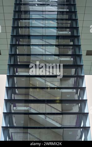 Fragmentarer Blick auf die berühmten Kranhäuser in Köln Stockfoto