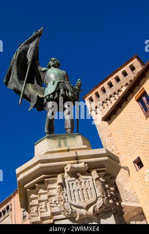 Juan Bravo Statue und Lozoya Turm, Torreón de Lozoya, Medina del Campo Platz, Segovia, UNESCO-Weltkulturerbe, Castilla y León, Spanien, Europa Stockfoto