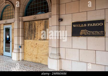 Fenster einer Wells Fargo Bank in Tucson, Arizona Stockfoto