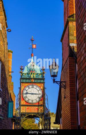 Blick auf die historische Eastgate Clock, in Chester, Cheshire, England, Großbritannien Stockfoto