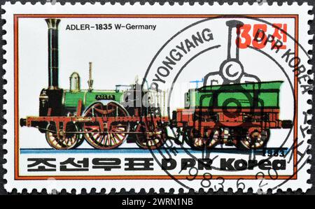 Gestempelte Briefmarke von Nordkorea, die Adler 1835 West Deutschland zeigt, um 1983. Stockfoto