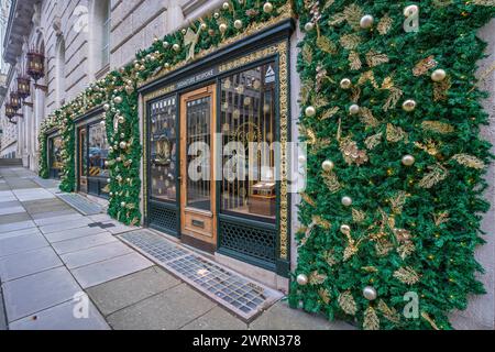 Blick auf die Schaufenster an Weihnachten, Liverpool City Centre, Liverpool, Merseyside, England, Vereinigtes Königreich, Europa Copyright: FrankxFell 844-32434 Stockfoto