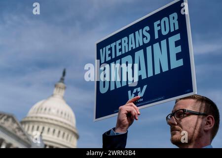 Washington, Usa. März 2024. Kongressabgeordnete und VoteVets halten am Mittwoch, den 13. März 2024, vor dem US-Kapitol in Washington, DC, eine Pressekonferenz über die Ukraine ab. Gestern kündigte das Weiße Haus ein Paket von 300 Millionen Dollar an Militärhilfe für die Ukraine an. Foto: Bonnie Cash/UPI Credit: UPI/Alamy Live News Stockfoto