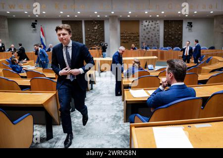 DIE HAAG - Ruben Brekelmans (VVD) während einer Debatte im Repräsentantenhaus über den Bau von vier U-Booten zur Verteidigung. Die Regierung wird diese Woche bekanntgeben, bei welchem Unternehmen der Auftrag erteilt wird. Fast alle Fraktionen im Provinzrat von Zeeland sind dafür, den Bau an den niederländischen Schiffbauer Damen und die schwedische Saab zu vergeben. ANP RAMON VAN FLYMEN niederlande aus - belgien aus Stockfoto