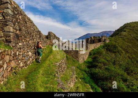 Woman Hiking Choquequirao, Peru, Südamerika Copyright: LauraxGrier 1218-1761 Stockfoto