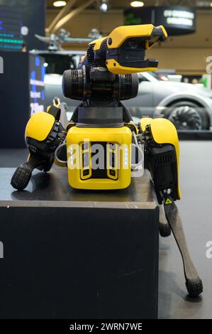 Toronto, ON, Kanada - 16. Februar 2024: Robot Dog Boston Dynamics Hyundai präsentiert von der Pfaff Auto Group im Metro Toronto Convention Centre Stockfoto