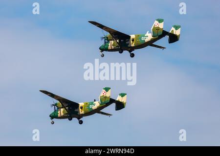 Radom, Polen - 26. August 2023: Polnische Luftwaffe PZL M28 Bryza Transportflugzeug fliegen. Luftfahrt- und Militärflugzeuge. Stockfoto