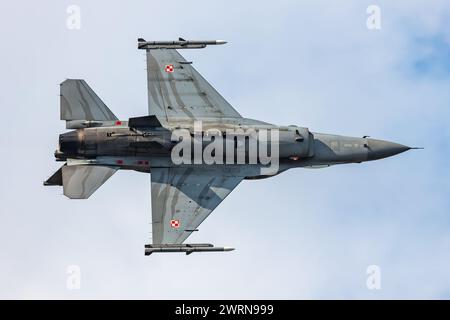 Radom, Polen - 24. August 2023: Polnische Luftwaffe Lockheed F-16 kämpfte mit Falcon-Kampfflugzeug. Luftfahrt- und Militärflugzeuge. Stockfoto