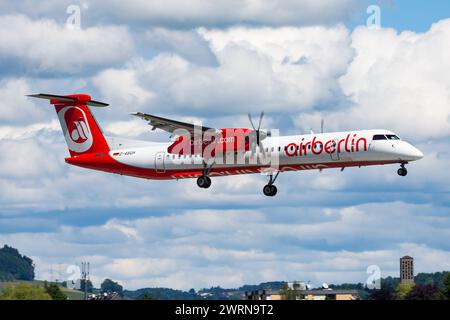 Salzburg, Österreich - 20. Mai 2013: Air Berlin Passagierflugzeug am Flughafen. Flugreisen planen. Luftfahrt und Flugzeuge. Luftverkehr. Weltweit international Stockfoto