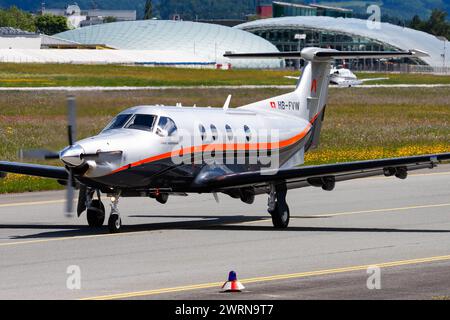 Salzburg, Österreich - 20. Mai 2013: Verkehrsflugzeug am Flughafen und Flugplatz. Kleine und Sportflugzeuge. Allgemeine Luftfahrtindustrie. VIP-Transport. Zivil Stockfoto